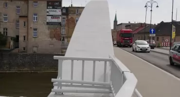 Most pancerny, a płotek jak w przedszkolu 