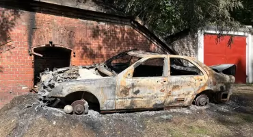 Pożar obok garaży. Kierowcy boją się o swoje samochody