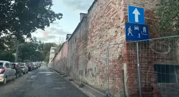 Znikną ruiny na Słowiańskiej. Teren trafił w ręce dewelopera 