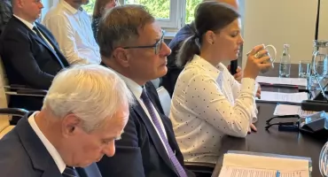Pożyczka przepchana kolanem . Kolbiarz zadłuża dzieci, które jeszcze się nie urodziły!