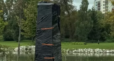 Pomnik Obrońców Nysy z usterkami 