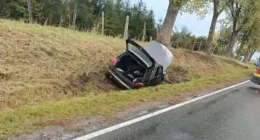 19 - latek wjechał do rowu