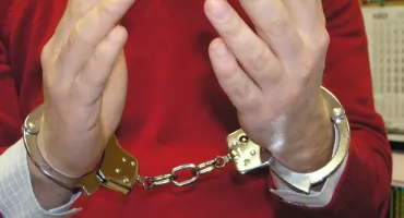 Najpierw zaatakował maczetą, potem młotkiem. Czeka na drugi wyrok! Grozi mu 20 lat więzienia 
